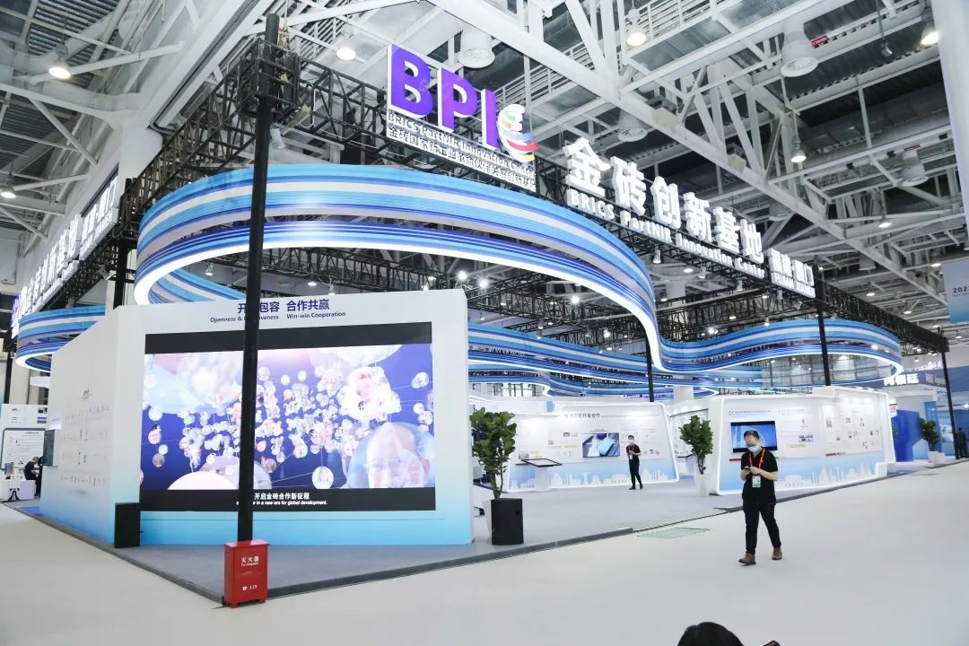 闪灼国际舞台 betvlctor网页版登录受邀加入2022金砖国家新工业革命展